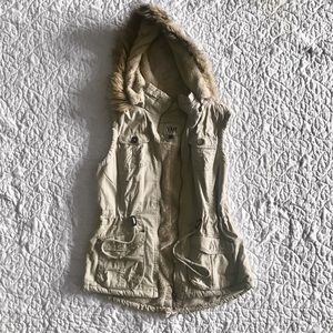 YMI Cream Utility Vest with Detachable Fur Hood